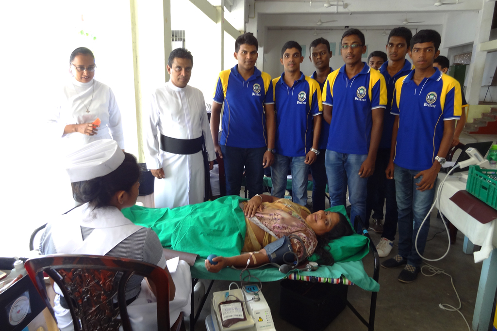 මිගමුව ශාන්ත මරියා මහා විදුහලේ ශිෂ්යනායක සංසදය ලේ දන් දෙති මිගමුව ශාන්ත මරියා මහා විදුහලේ ශිෂ්යනායක සංසදය ලේ දන් දෙති