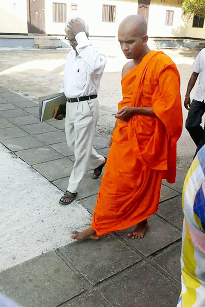 යටිහෙන සද්ධාලෝක අමු ගිහියෙක් ලු ? යටිහෙන සද්ධාලෝක අමු ගිහියෙක් ලු ?