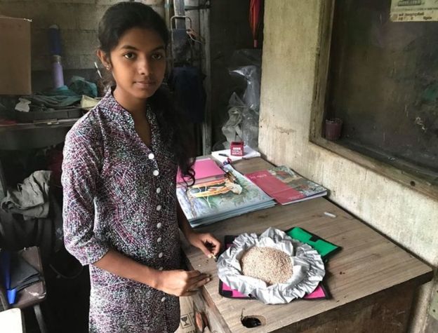 ලංකාවේ දියණියකගෙන් නව නිපැයුම් දාහතක්: ‘ලන්ච් ෂීට්’වලටත් විකල්පයක් ලංකාවේ දියණියකගෙන් නව නිපැයුම් දාහතක්: ‘ලන්ච් ෂීට්’වලටත් විකල්පයක්