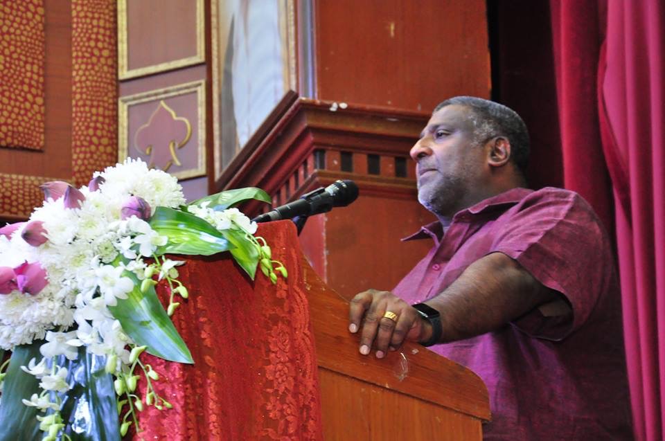 19 යෙන් කුඩු ඇල්ලු කතාව -අගමැතිගේ තවත් විහිළුවක් -ප්රසන්න රණතුංග 19 යෙන් කුඩු ඇල්ලු කතාව -අගමැතිගේ තවත් විහිළුවක් -ප්රසන්න රණතුංග