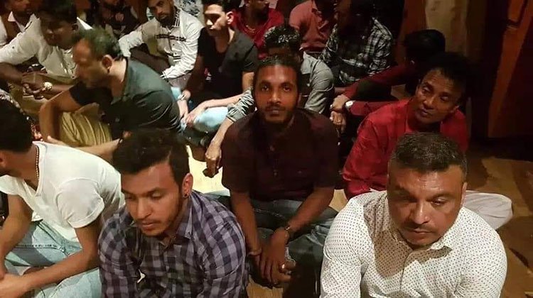 පහර දීමකින් සිරස ප්රාදේශීය මාධ්යවේදියාගේ කැමරාඋපකරණ වලට හානි සිදුවේ පහර දීමකින් සිරස ප්රාදේශීය මාධ්යවේදියාගේ කැමරාඋපකරණ වලට හානි සිදුවේ