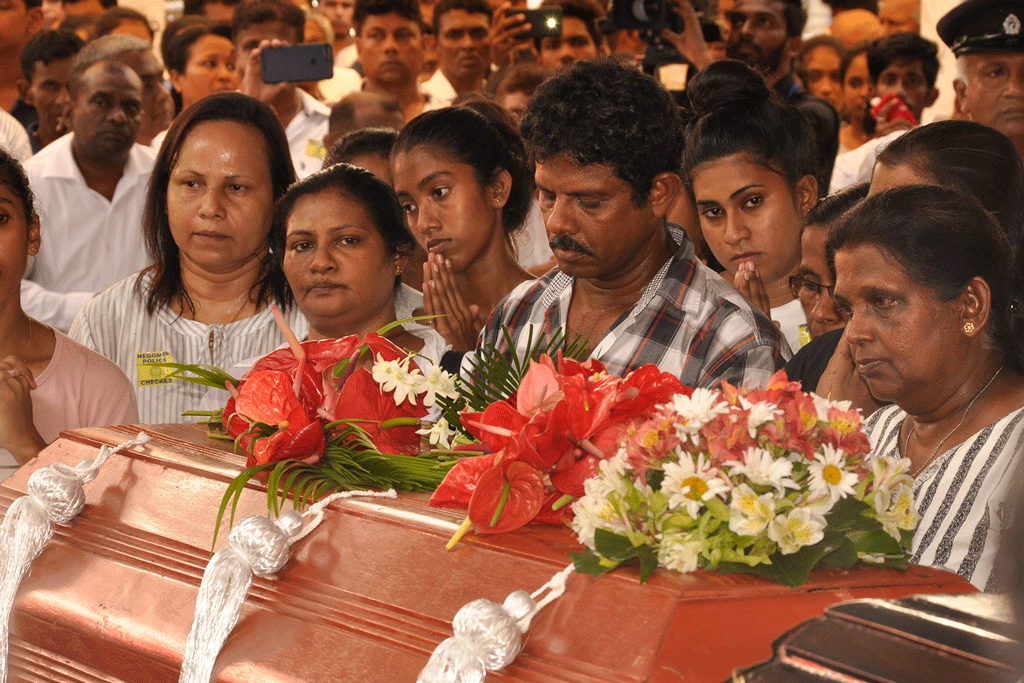 දෙවියන් වහන්සේ ලබාදුන් ජීවිතය විනාස කිරීමට කිසිම කෙනෙකුට අයිතියක් නෑ කාදිනල් හිමිපාණන් දෙවියන් වහන්සේ ලබාදුන් ජීවිතය විනාස කිරීමට කිසිම කෙනෙකුට අයිතියක් නෑ කාදිනල් හිමිපාණන්
