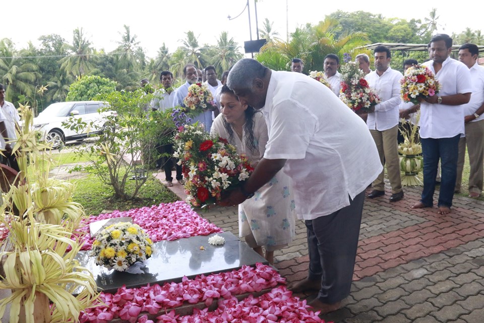 මේක මොලේ කචල් අංජ බජල් ආණ්ඩුක් මේක මොලේ කචල් අංජ බජල් ආණ්ඩුක්