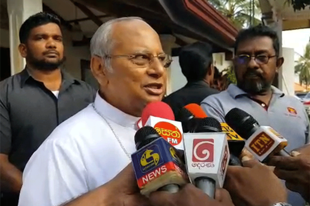 අවි ආයුද අතට ගන්නේ දුර්වල පුද්ගලයන් -මැල්කම් රන්ජිත් කාදිනල් හිමිපාණන් අවි ආයුද අතට ගන්නේ දුර්වල පුද්ගලයන් -මැල්කම් රන්ජිත් කාදිනල් හිමිපාණන්