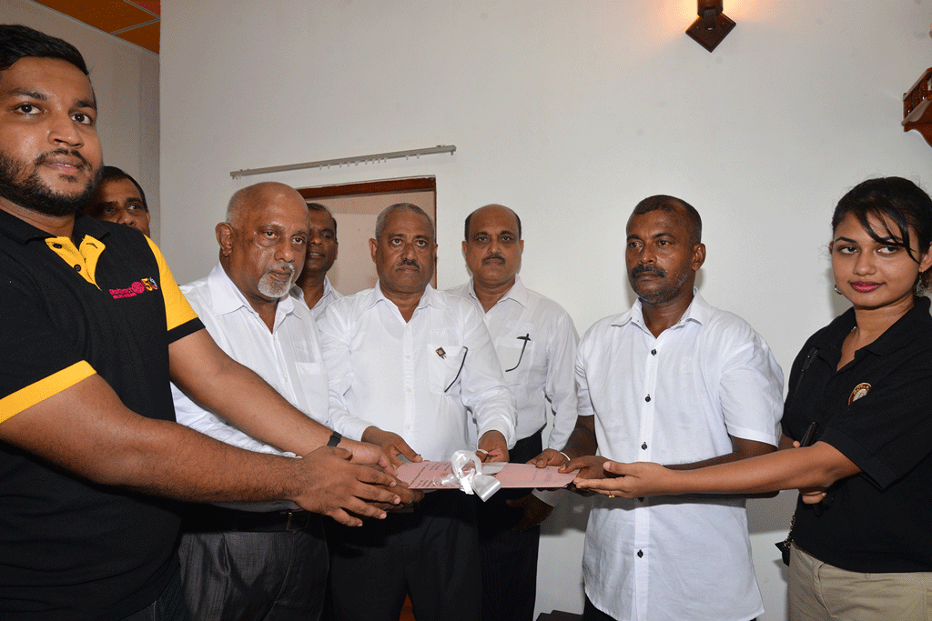 කටුවා පිටිය ප්රහාරයෙන් තුවාල ලැබූ සයුරට -රොටරියෙන් ඉඩමක් සමග නිවසක් කටුවා පිටිය ප්රහාරයෙන් තුවාල ලැබූ සයුරට -රොටරියෙන් ඉඩමක් සමග නිවසක්