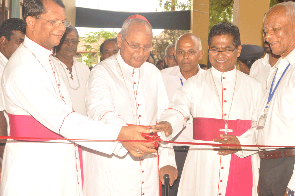 මැතිවරණය අවසන්වනතෙක් කාදිනල් හිමියන් දේශපාලන කරුණු කතාකිරීම අත්හිටුවයි මැතිවරණය අවසන්වනතෙක් කාදිනල් හිමියන් දේශපාලන කරුණු කතාකිරීම අත්හිටුවයි