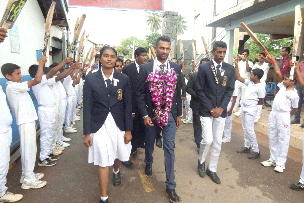 දසුන් ශානකට ශාන්ත පීතර විදුහලේ දී උපහාර දසුන් ශානකට ශාන්ත පීතර විදුහලේ දී උපහාර