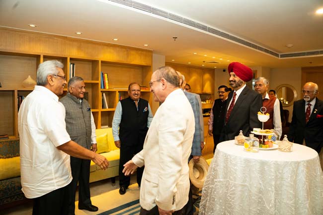 එකම කඳවුරේ පුහුණුවලැබූ හමුදා නිලධාරීන් දෙදෙනකු – ජනතා නියෝජිතයන් ලෙස හමුවී එකම කඳවුරේ පුහුණුවලැබූ හමුදා නිලධාරීන් දෙදෙනකු – ජනතා නියෝජිතයන් ලෙස හමුවී