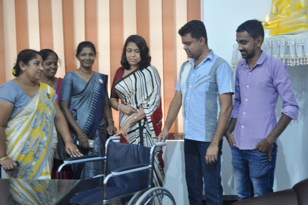ජෝන්ස් මුහුදු අහාර පුද්ගලික සමාගමෙන් මිගමුව රෝහලට රෝද පුටු ජෝන්ස් මුහුදු අහාර පුද්ගලික සමාගමෙන් මිගමුව රෝහලට රෝද පුටු