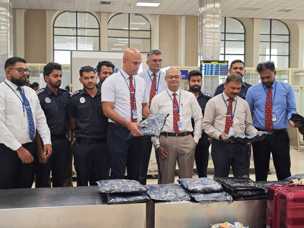 අදත් කටුනායකට ඉන්දියාවේ සිට කෝටි 7 ක කුෂ් අදත් කටුනායකට ඉන්දියාවේ සිට කෝටි 7 ක කුෂ්