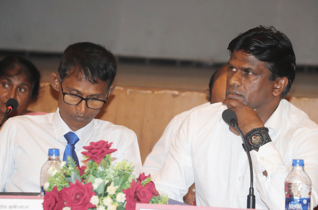 මාස තුනක් අවසන් – සංවර්ධන කමිටු තීරණය නිලධාරීන් මගහරියි මාස තුනක් අවසන් – සංවර්ධන කමිටු තීරණය නිලධාරීන් මගහරියි