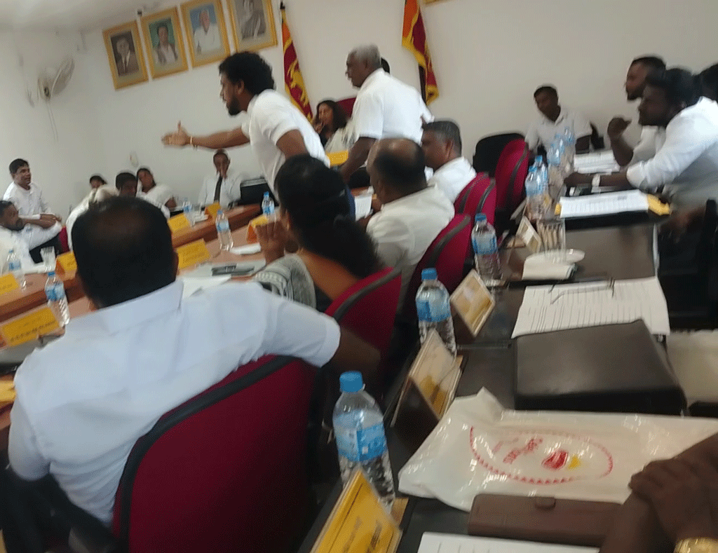 කටාන ප්රාදේශීය සභාවේ උණුසුම් තත්වයක් කටාන ප්රාදේශීය සභාවේ උණුසුම් තත්වයක්