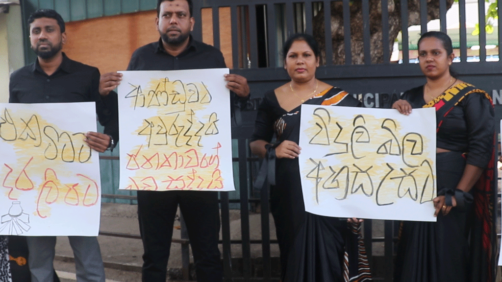 මහමොලකරු 21 ට පෙර කියන්න නාගරික මන්ත්රීනි දිලිණි ජයකොඩි මහමොලකරු 21 ට පෙර කියන්න නාගරික මන්ත්රීනි දිලිණි ජයකොඩි