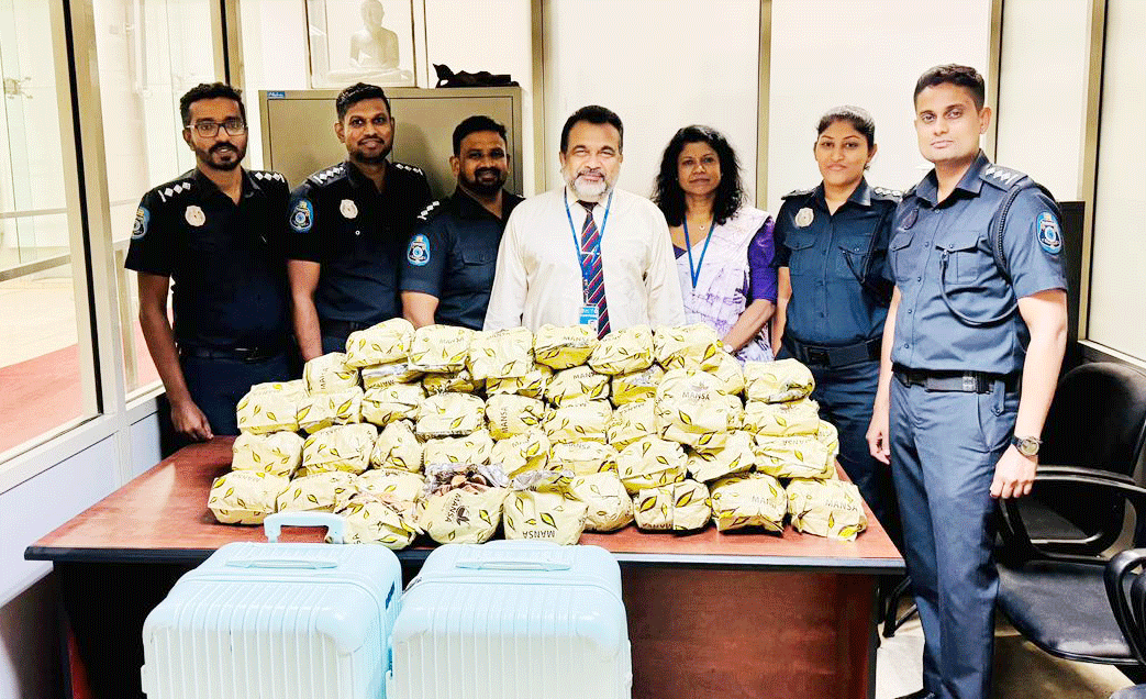 කුන්මින් යන්න ගිය චීනා අත්අඩංගුවට කුන්මින් යන්න ගිය චීනා අත්අඩංගුවට