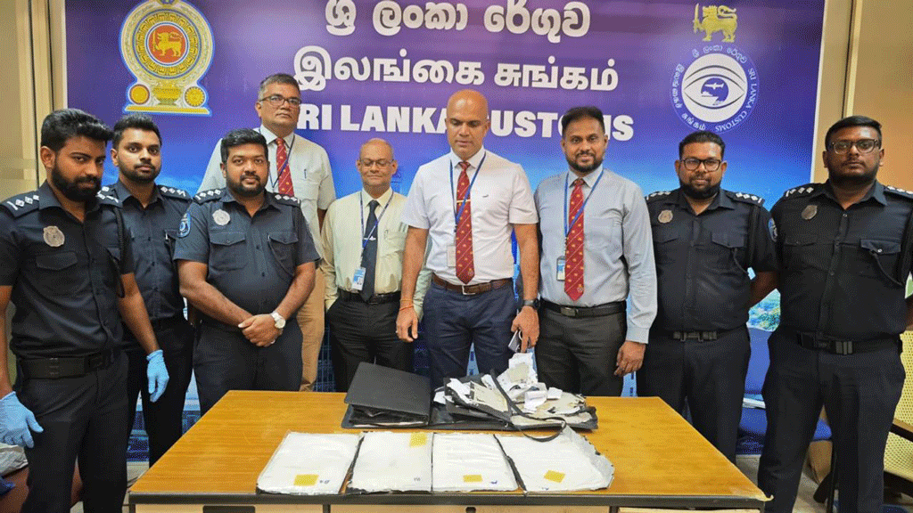 මිලියන 108 ක කොකේන් ගෙනා ඉන්දීය ජාතික භූ විද්යාඥයා අත්අඩංගුවට මිලියන 108 ක කොකේන් ගෙනා ඉන්දීය ජාතික භූ විද්යාඥයා අත්අඩංගුවට